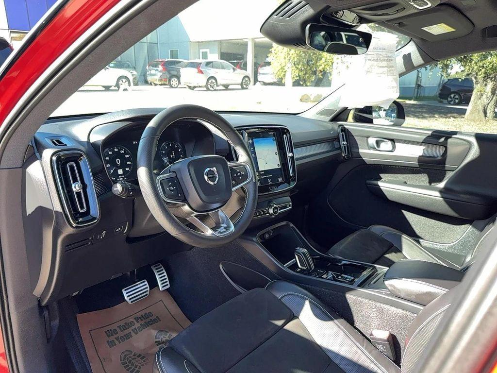 used 2019 Volvo XC40 car, priced at $21,700