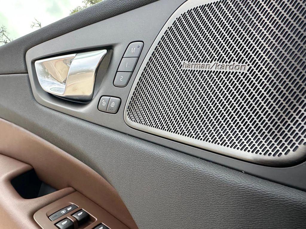 new 2025 Volvo XC60 car, priced at $58,125