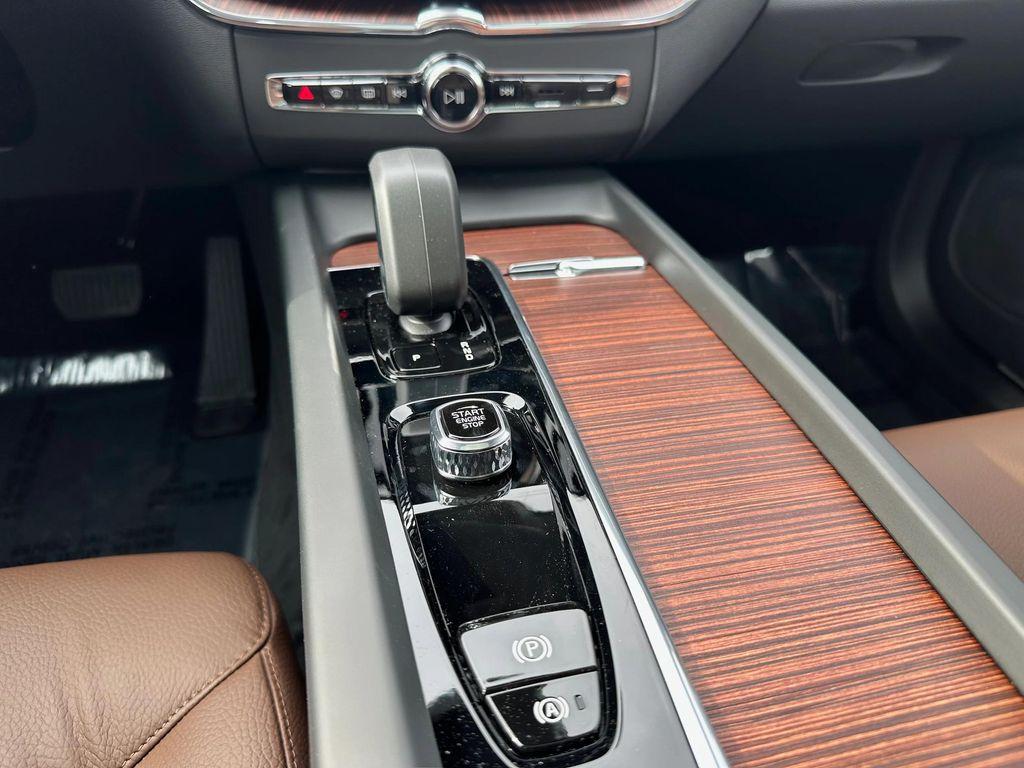 new 2025 Volvo XC60 car, priced at $58,125