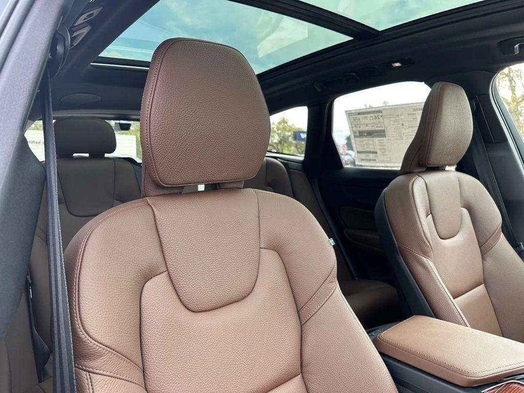 new 2025 Volvo XC60 car, priced at $58,125