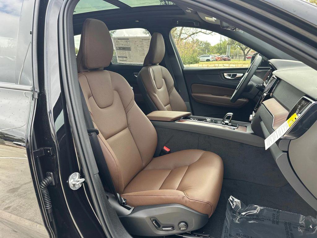 new 2025 Volvo XC60 car, priced at $58,125