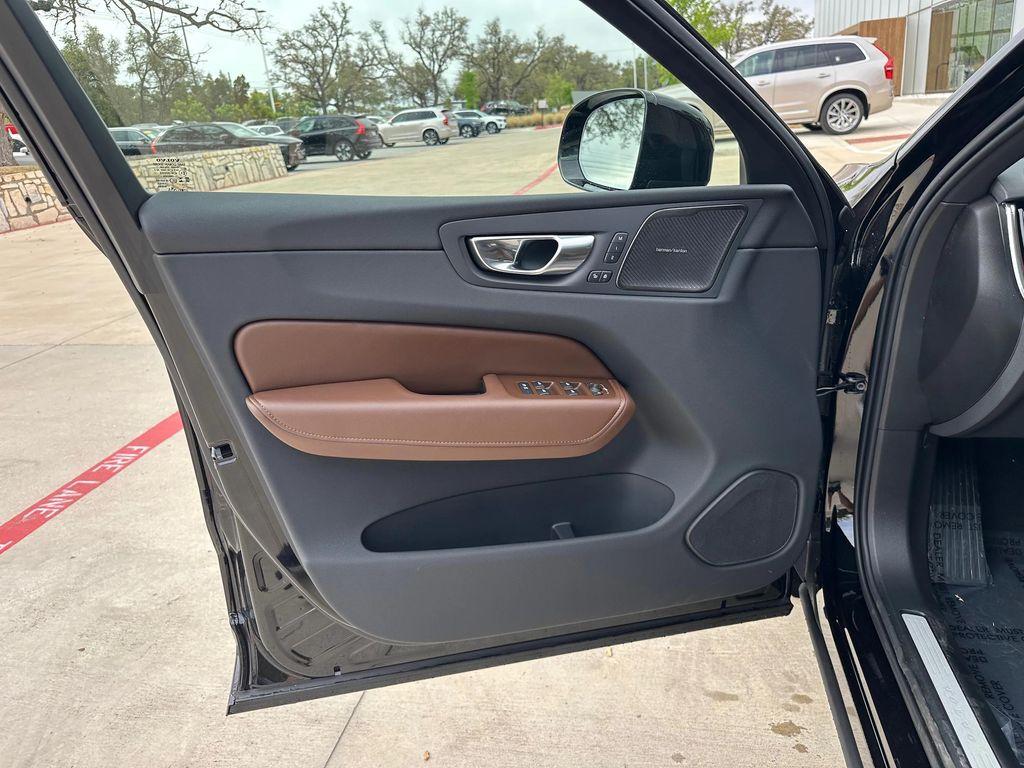 new 2025 Volvo XC60 car, priced at $58,125