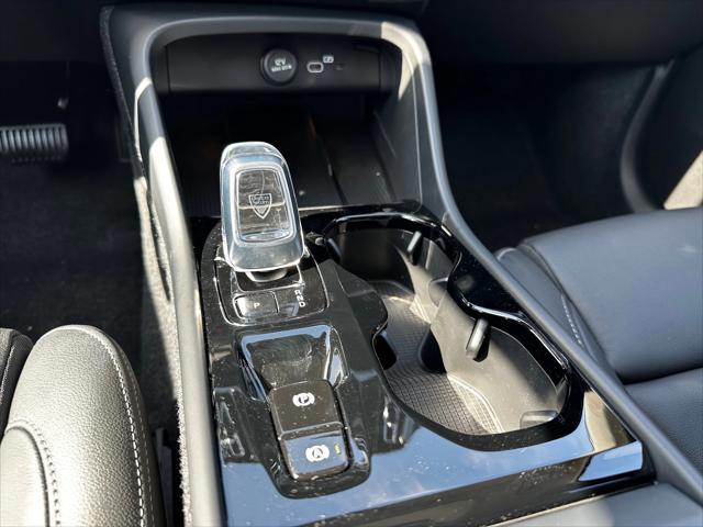 new 2025 Volvo XC40 car, priced at $50,010