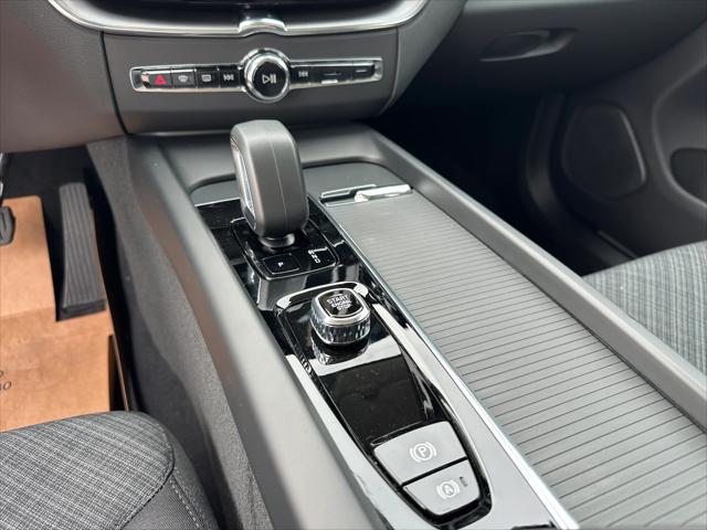 new 2025 Volvo XC60 car, priced at $50,275