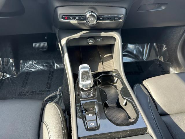 new 2025 Volvo XC40 car, priced at $51,015