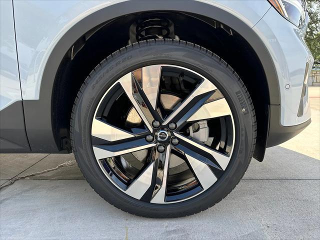 new 2025 Volvo XC40 car, priced at $51,015