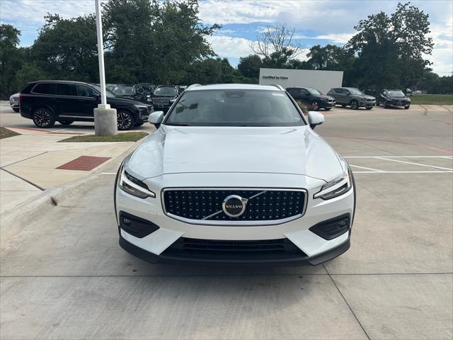 new 2025 Volvo V60 Cross Country car, priced at $58,525