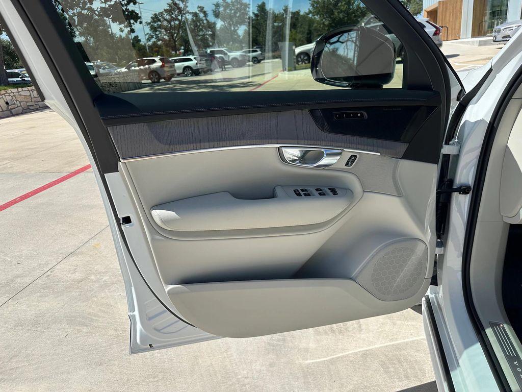 new 2026 Volvo XC90 Plug-In Hybrid car, priced at $85,625