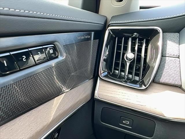 new 2025 Volvo XC90 car, priced at $69,155
