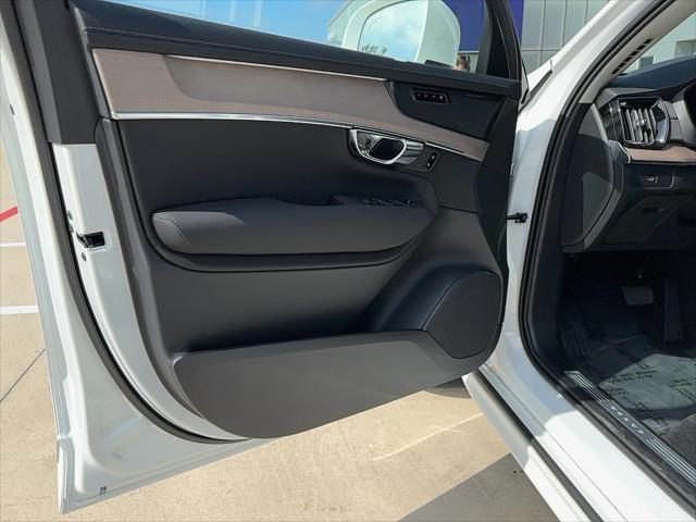 new 2025 Volvo XC90 car, priced at $69,155