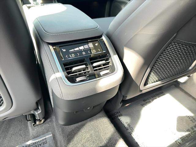new 2025 Volvo XC90 car, priced at $69,155
