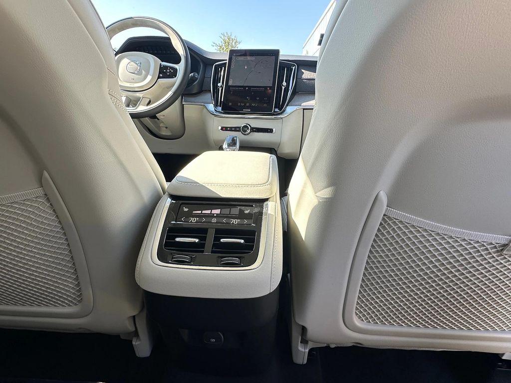 new 2026 Volvo XC90 car, priced at $75,155