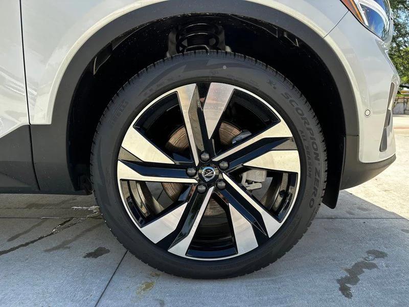 new 2025 Volvo XC40 car, priced at $50,390