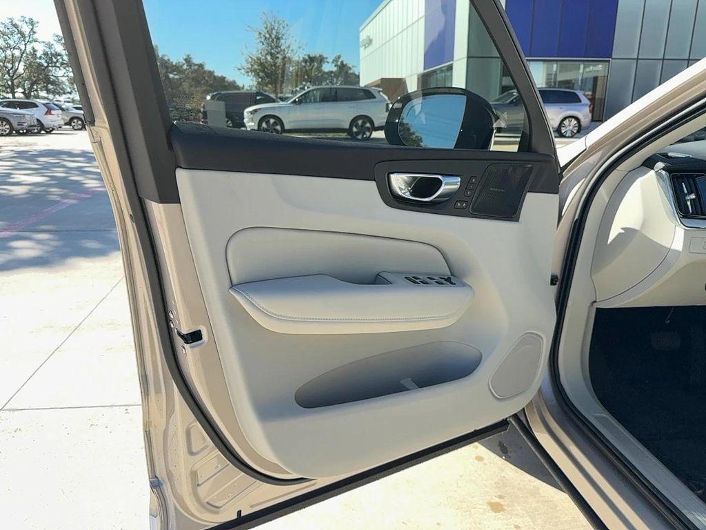 new 2026 Volvo XC60 Plug-In Hybrid car, priced at $75,235