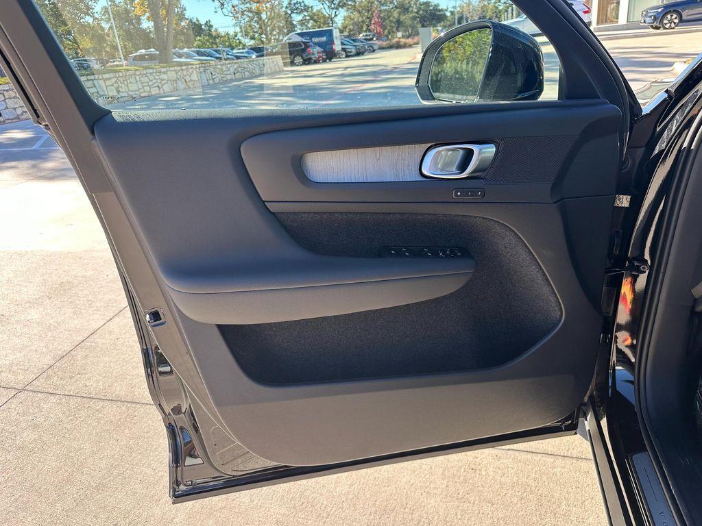 new 2025 Volvo XC40 car, priced at $48,335