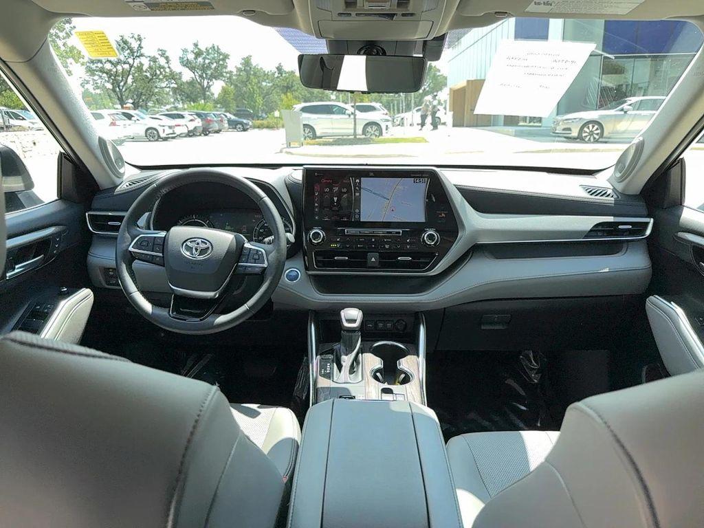 used 2021 Toyota Highlander Hybrid car, priced at $38,999