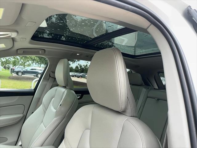 used 2022 Volvo XC60 car, priced at $38,700