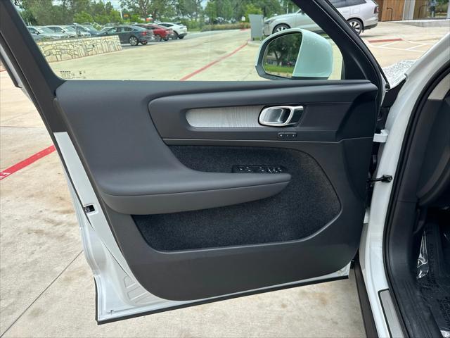 new 2025 Volvo XC40 car, priced at $45,485