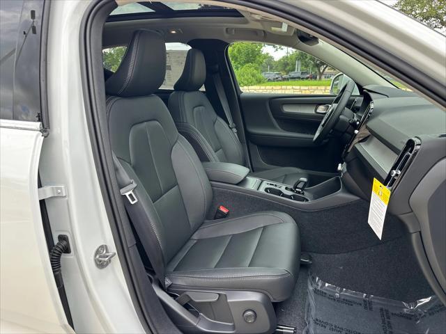 new 2025 Volvo XC40 car, priced at $45,485
