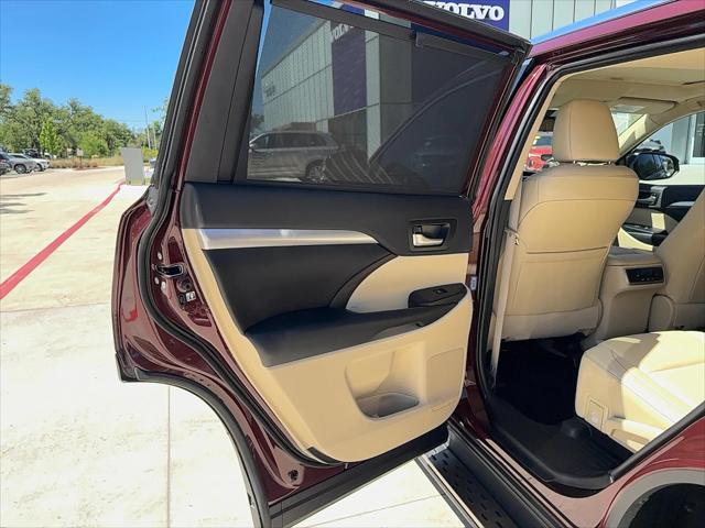 used 2019 Toyota Highlander car, priced at $31,700