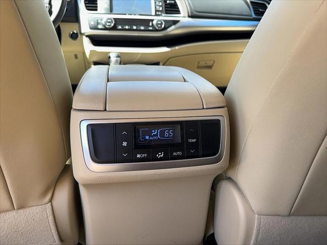 used 2019 Toyota Highlander car, priced at $31,700
