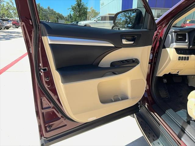 used 2019 Toyota Highlander car, priced at $31,700