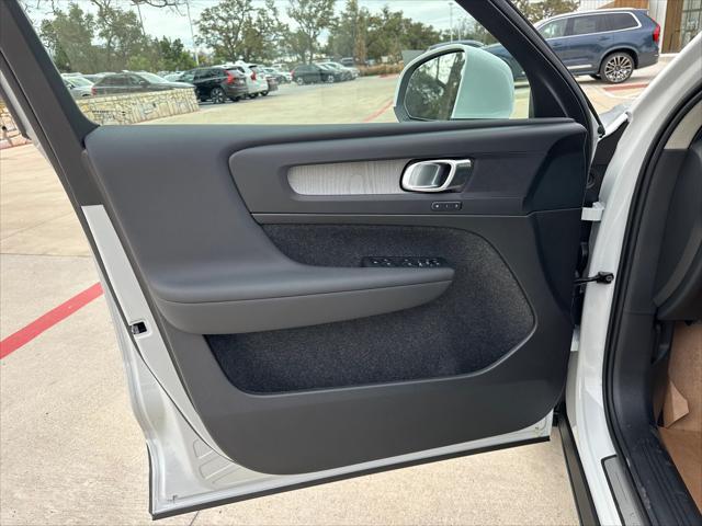 new 2025 Volvo XC40 car, priced at $45,485