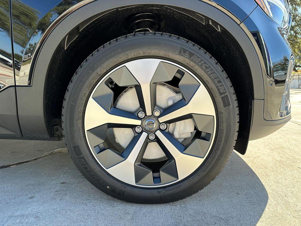 new 2025 Volvo XC40 car, priced at $48,335