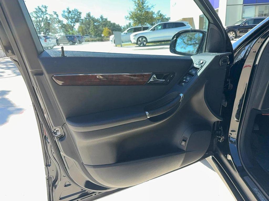 used 2010 Mercedes-Benz R-Class car, priced at $10,777