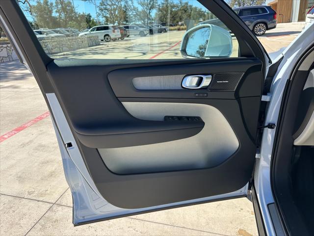 new 2025 Volvo XC40 car, priced at $51,835