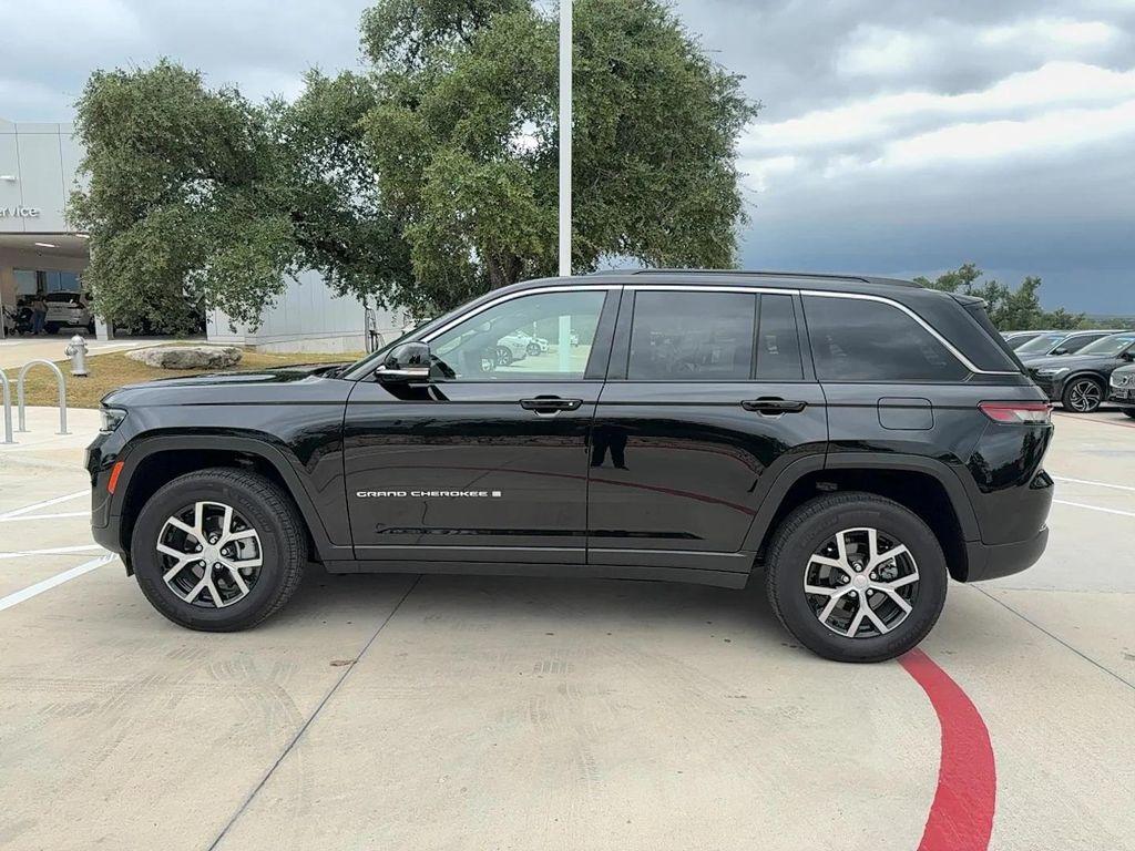 used 2024 Jeep Grand Cherokee car, priced at $34,777