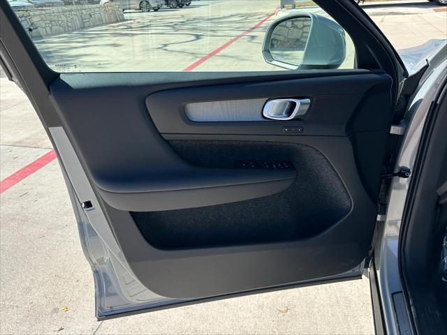 new 2025 Volvo XC40 car, priced at $46,035
