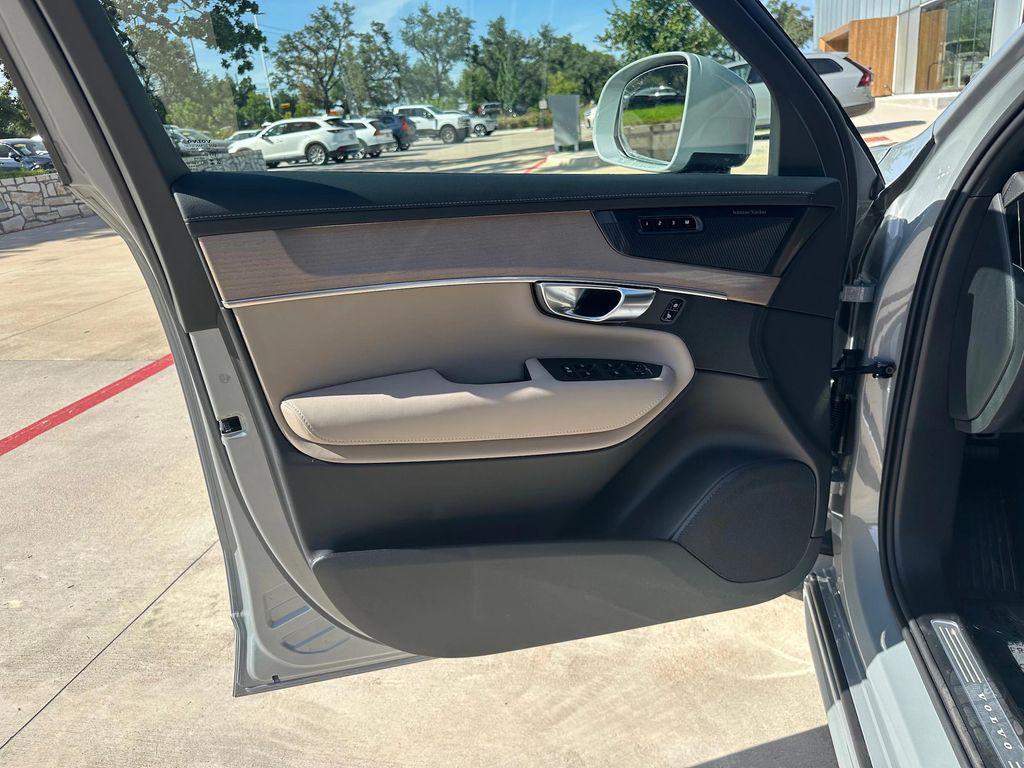 new 2026 Volvo XC90 car, priced at $71,825