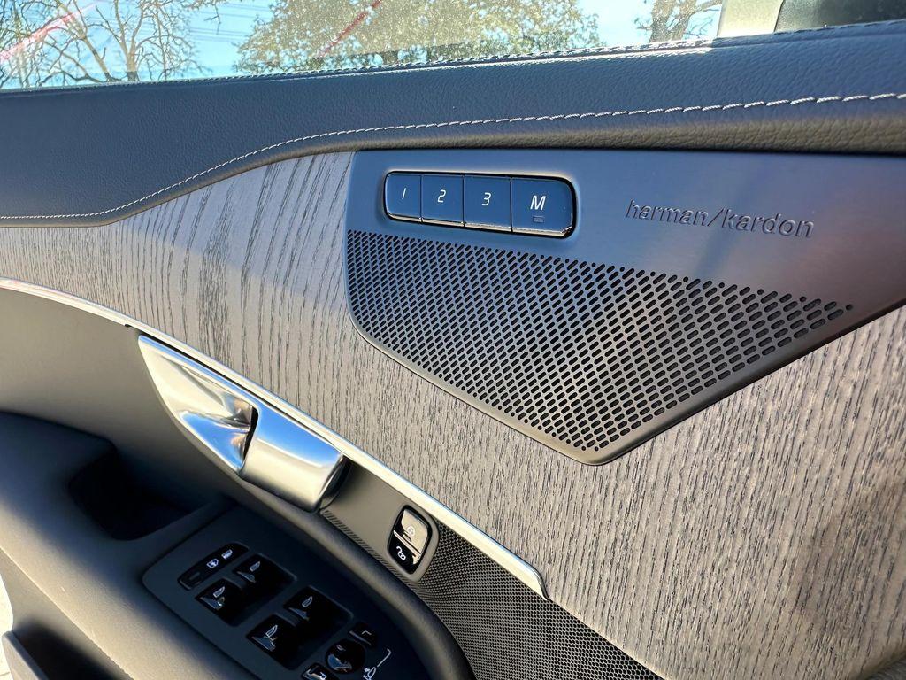 new 2025 Volvo XC90 car, priced at $76,585