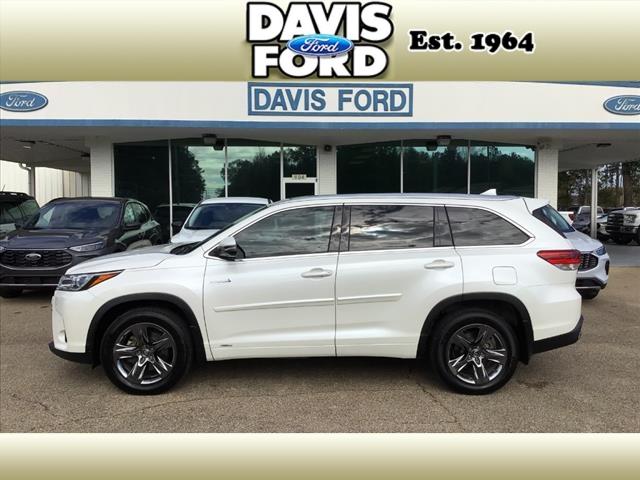 used 2018 Toyota Highlander Hybrid car, priced at $22,900