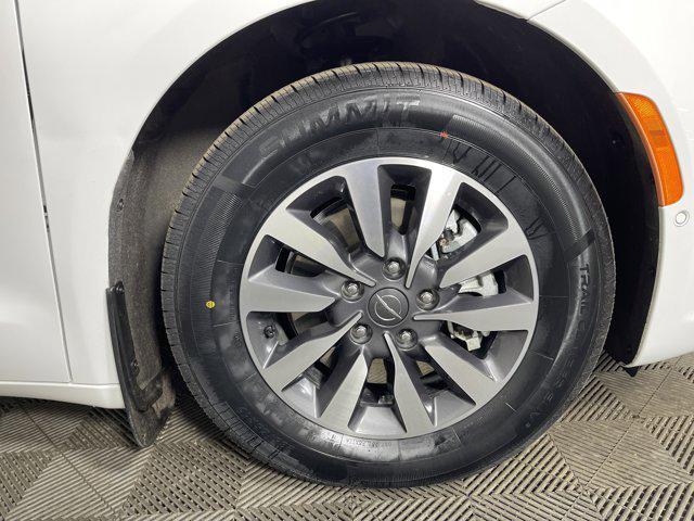 used 2023 Chrysler Pacifica Hybrid car, priced at $31,997