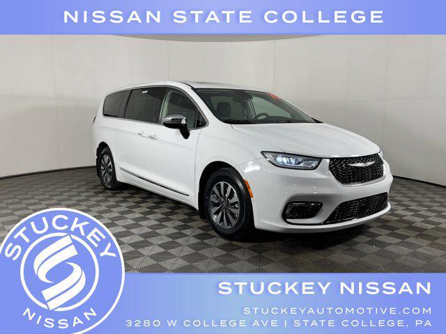 used 2023 Chrysler Pacifica Hybrid car, priced at $31,997