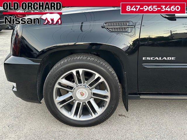 used 2012 Cadillac Escalade car, priced at $13,444