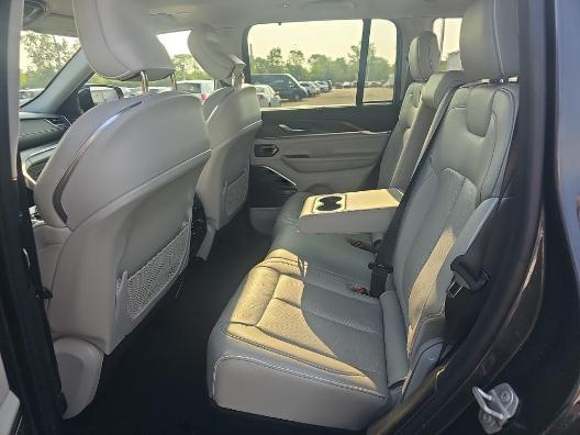 used 2022 Jeep Grand Cherokee car, priced at $34,388
