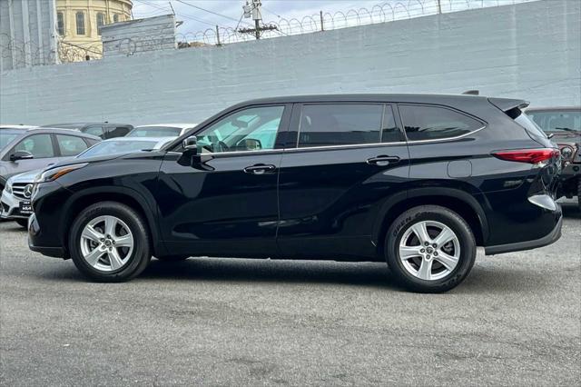 used 2022 Toyota Highlander car, priced at $31,900