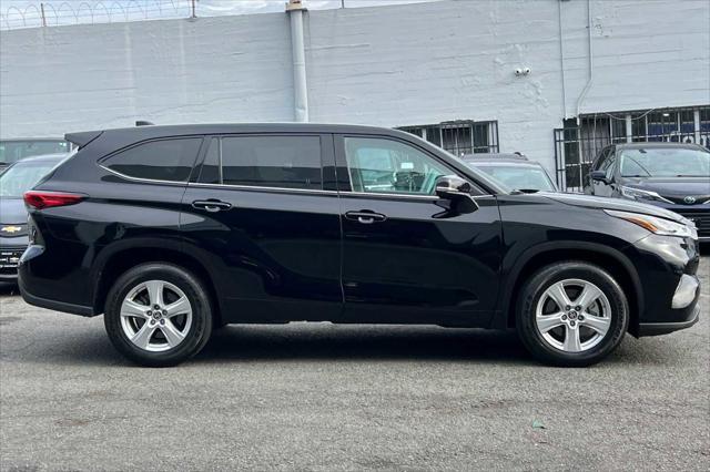 used 2022 Toyota Highlander car, priced at $31,900