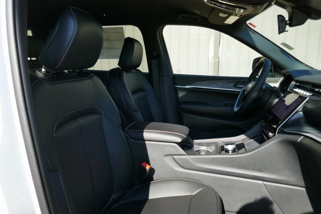 new 2025 Jeep Grand Cherokee L car, priced at $42,250