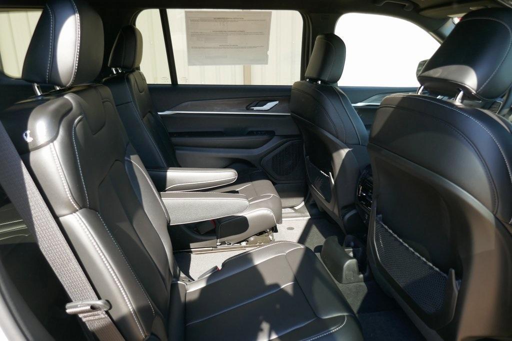 new 2025 Jeep Grand Cherokee L car, priced at $42,250