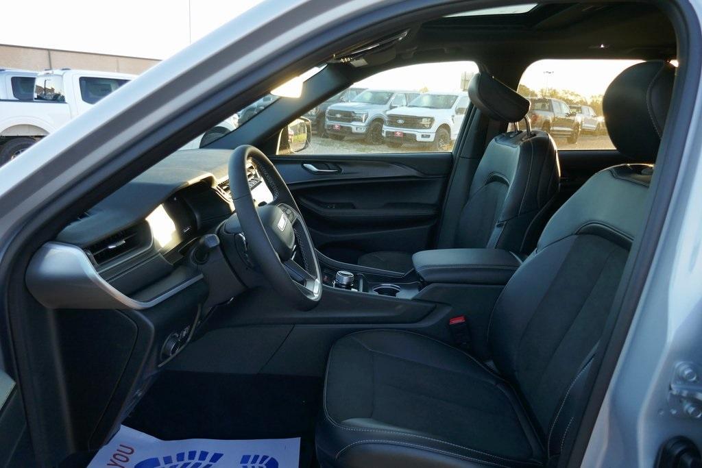 new 2025 Jeep Grand Cherokee car, priced at $41,908