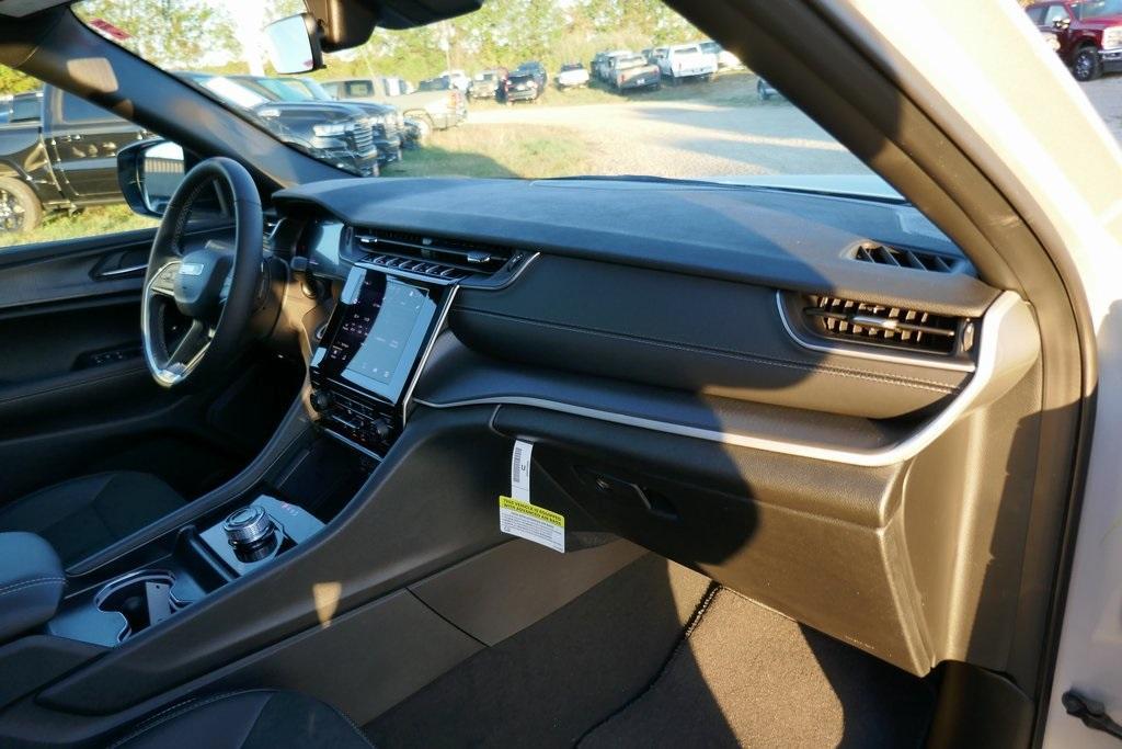 new 2025 Jeep Grand Cherokee car, priced at $41,908