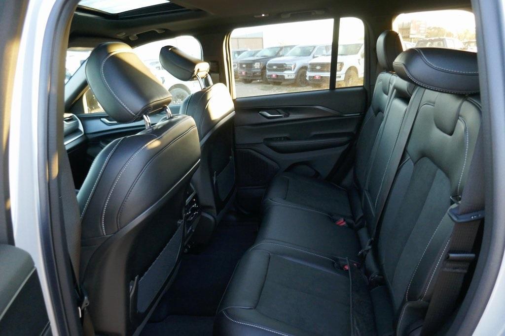new 2025 Jeep Grand Cherokee car, priced at $41,908