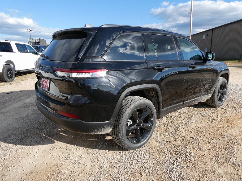 new 2025 Jeep Grand Cherokee car, priced at $42,118
