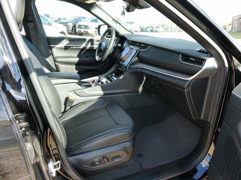 new 2025 Jeep Grand Cherokee car, priced at $42,118