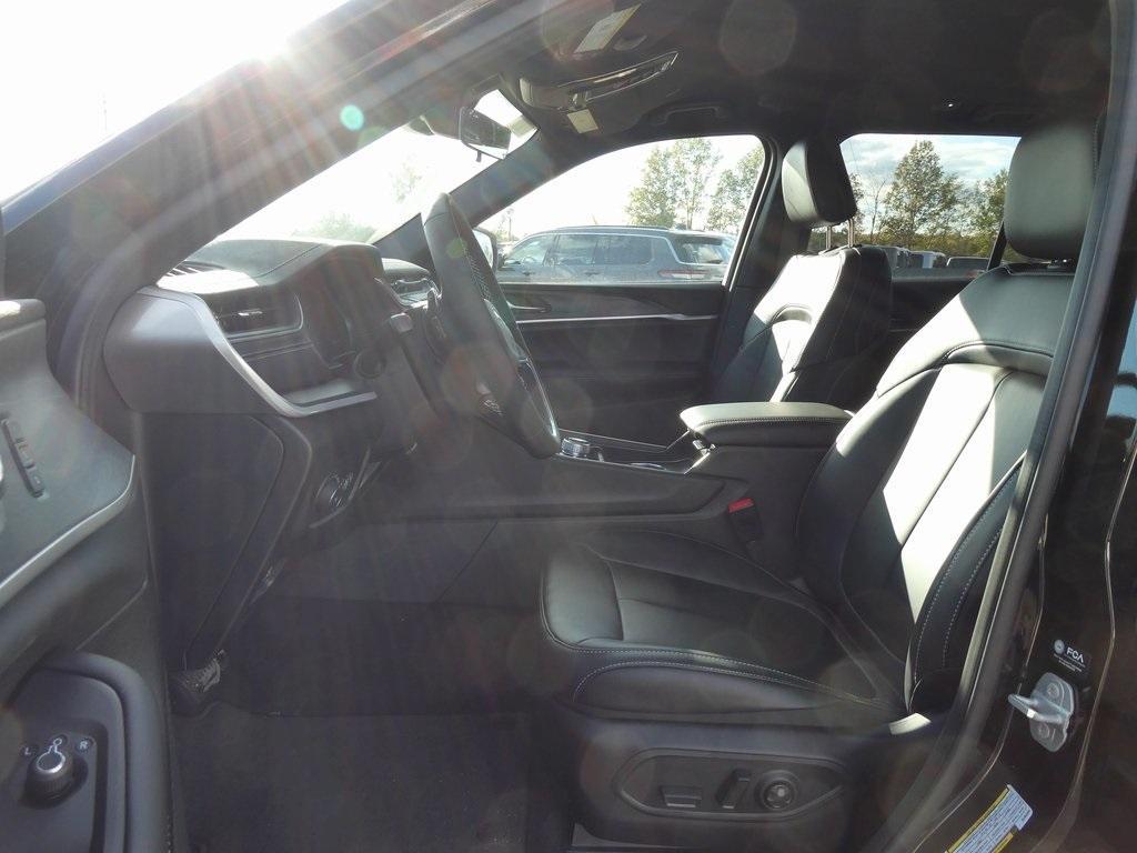 new 2025 Jeep Grand Cherokee car, priced at $42,118