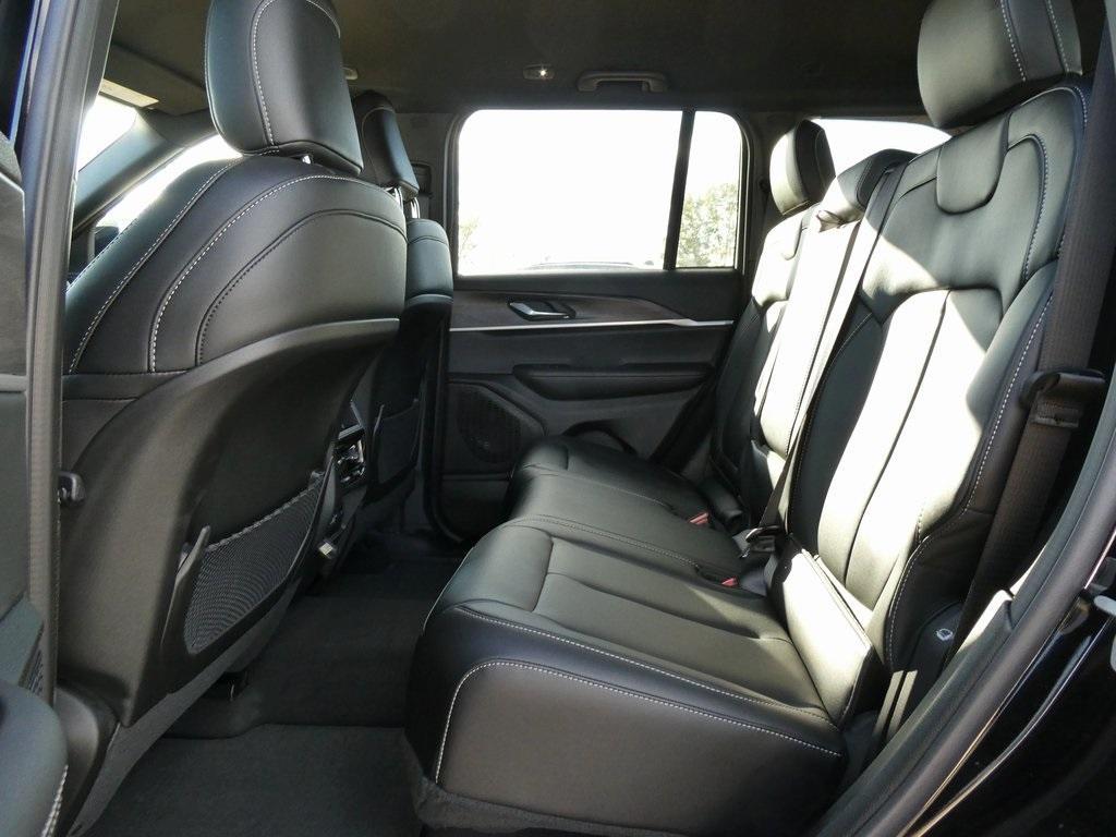 new 2025 Jeep Grand Cherokee car, priced at $42,118